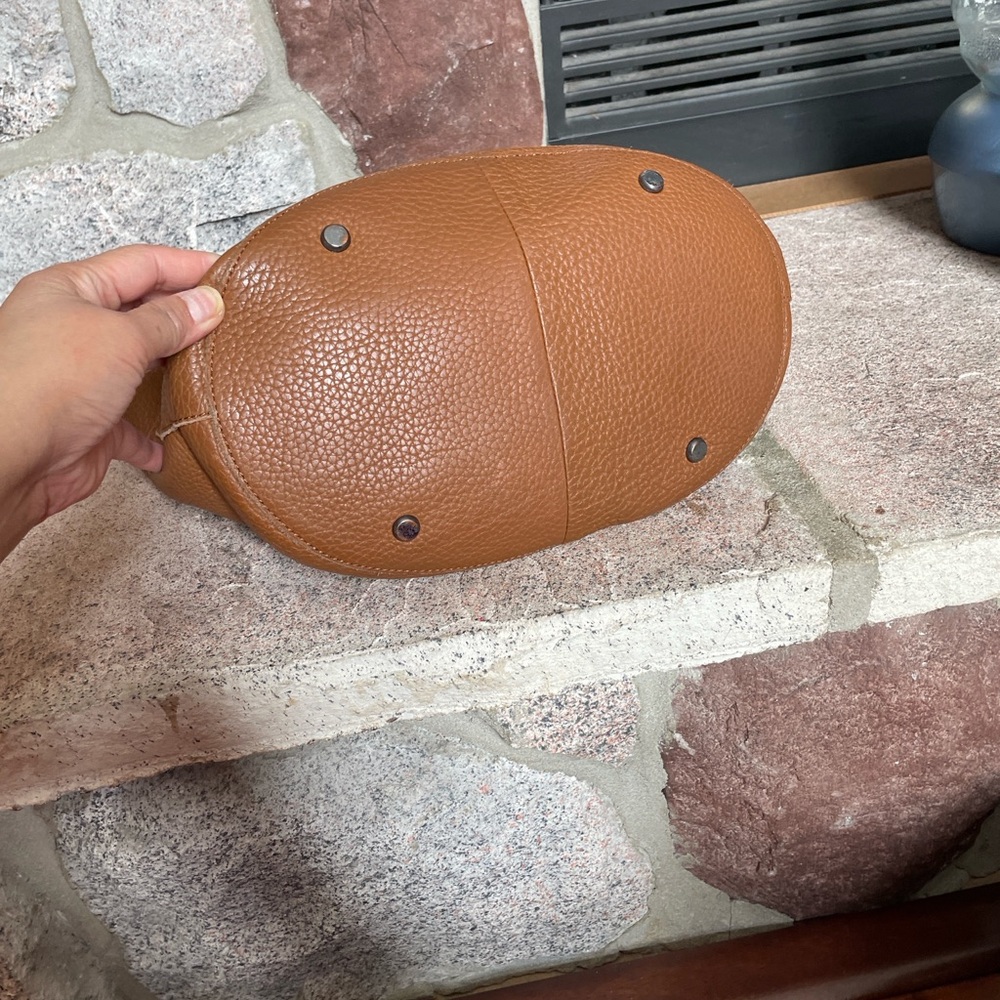 Elegant Brown Leather Tote Bag - Picture 11 of 12